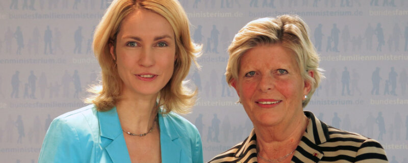 Bundesfrauenministerin Manuela Schwesig und die Präsidentin der Initiative Frauen in die Aufsichtsräte e.V. Monika Schulz-Strelow